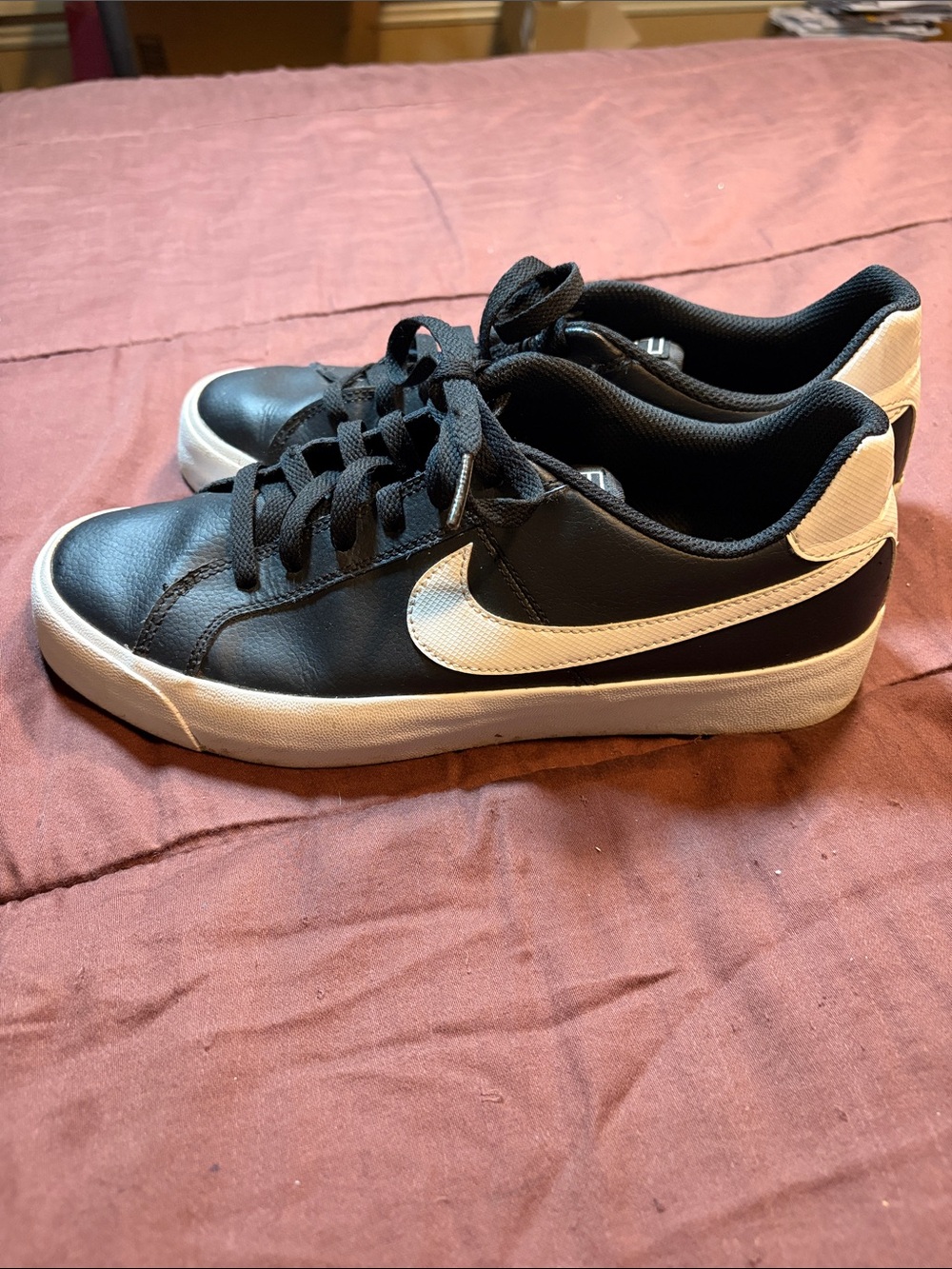 Unisex Leather Sneakers by Nike Brand.  EUC!